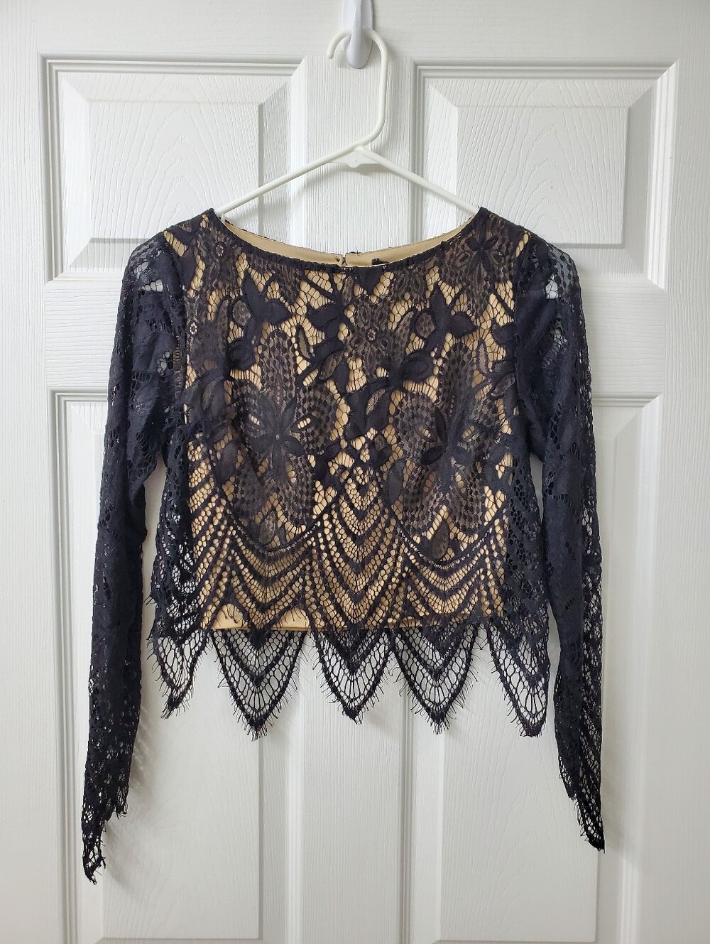 Guess Black Saison Scalloped Lace Long-Sleeve Cropped Top with Nude Lining XS